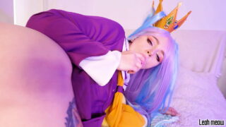 Cosplay girl dressed as Shiro from No Game No Life masturbates